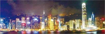 هونغ كونغ تتلألأ... مساءً 