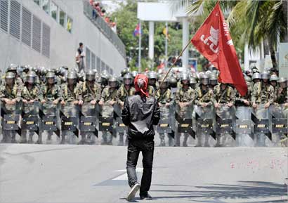 u0623u062du062f u0627u0644u0645u062du062au062cu064au0646 u0641u064a u0645u0648u0627u062cu0647u0629 u0627u0644u0642u0648u0627u062a u0627u0644u0623u0645u0646u064au0629 u0641u064a u0628u0627u062au0627u064au0627 u0623u0645u0633 (u0627 u0641 u0628)