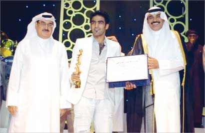 عيسى ذياب يتسلم جائزته