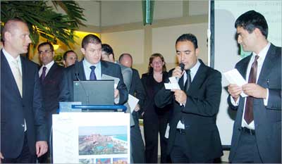 u062cu0627u0646u0628 u0645u0646 u0627u0644u0645u0639u0631u0636 u0627u0644u0645u062au062cu0648u0644 u0641u064a u0627u0644u0643u0648u064au062a ( u062au0635u0648u064au0631 u0645u0631u0647u0641 u062du0648u0631u064au0629)