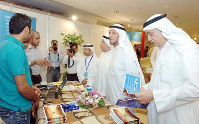 u062cu0648u0644u0629 u0641u064a u0627u0644u0645u0639u0631u0636 (u062au0635u0648u064au0631 u0632u0643u0631u064au0627 u0639u0637u064au0629)