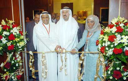 قص شريط الافتتاح