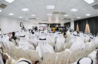 حشد من الحضور في ديوان الخرافي (تصوير موسى عياش)