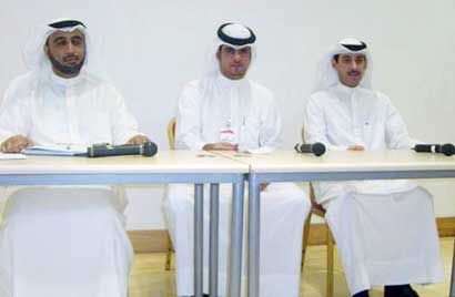 المتحدثون في الندوة