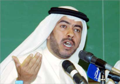 علي الدقباسي مستنكراً قضية ازدواج الجنسية