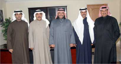 أحمد الفهد يتوسط اعضاء اللجنة الانتقالية الحساوي وفليطح والدخيل وجديد 