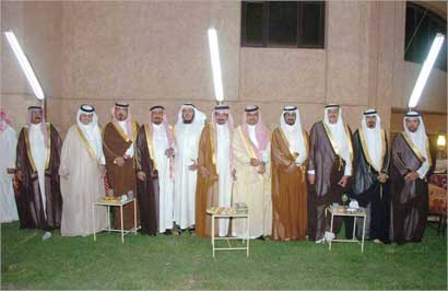 الطوالة متوسطاً شيوخ ووجهاء القبائل (تصوير زكريا عطية)