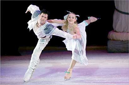 من أجواء العروض الراقصة لباليه موسكو على الجليد  