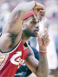 ليبرون جيمس (رويترز)