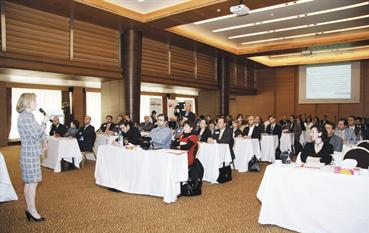 u0623u0639u0636u0627u0621 u0627u0644u0641u0631u0642 u0627u0644u062bu0644u0627u062bu064au0646 u062eu0644u0627u0644 u0645u0634u0627u0631u0643u062au0647u0645 u0641u064a u0648u0631u0634u0629 u0627u0644u0639u0645u0644r