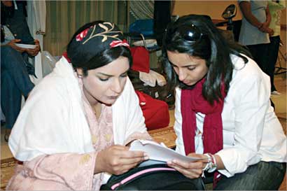 مرام تراجع المشهد مع الكاتبة حمادة 