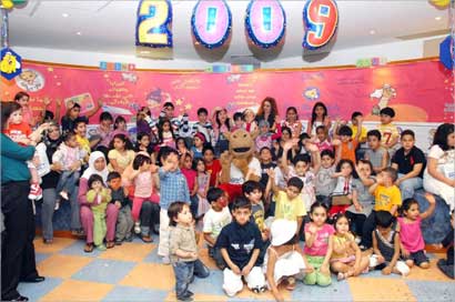 الأطفال المشاركون في الاحتفال