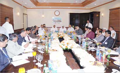 النشمي مترئساً الاجتماع أمس (تصوير جلال معوض)