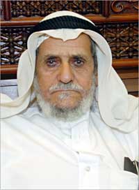 هوصان المطيري ونظرة لعدسة «الراي»	(تصوير نور هنداوي)