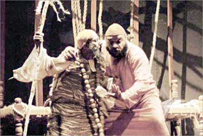 لقطة من مسرحية «اللوال»  