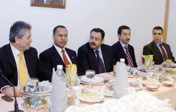 سفراء في وداع عبد الكريم	(تصوير مرهف حورية)