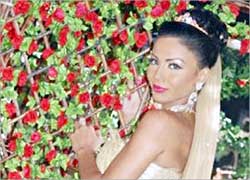 دوللي شاهين  في كليب «جديد عليا»  