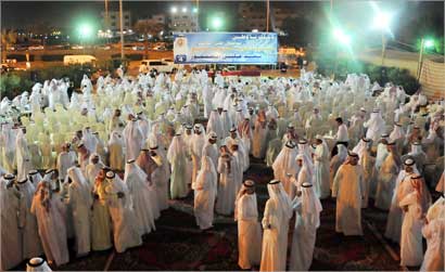 حشد من الحضور