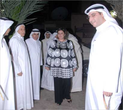 أسيل العوضي لدى وصولها إلى الديوانية