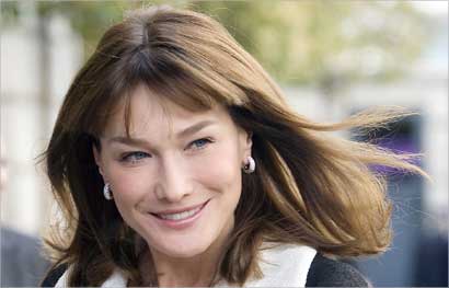 u0643u0627u0631u0644u0627 u0628u0631u0648u0646u064a u0644u062fu0649 u0648u0635u0648u0644u0647u0627 u0625u0644u0649 u0645u0628u0646u0649 u0627u0644u0628u0631u0644u0645u0627u0646 u0627u0644u0627u0633u0628u0627u0646u064a u0627u0645u0633 (u0627 u0641 u0628)