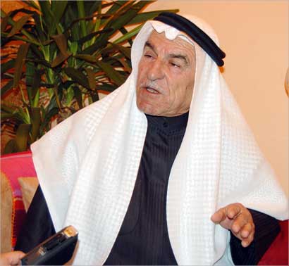 علي هلال يسترجع الذكريات	(تصوير أحمد عماد)