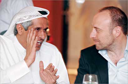 يوسف الجلاهمة في حديث مع أنور 