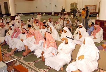 حشد من الحضور