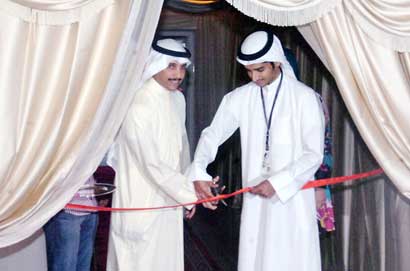 مرزوق الغانم يقص شريط الأفتتاح