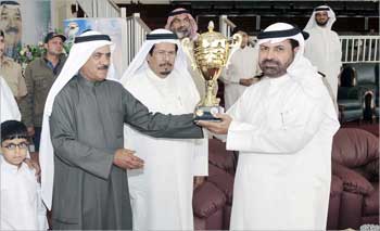 u0631u0627u0634u062f u0627u0644u0633u0647u0644u064a u064au0633u0644u0645 u0627u0644u0643u0623u0633 u0625u0644u0649 u0645u0627u062cu062f u0627u0644u0638u0641u064au0631u064a