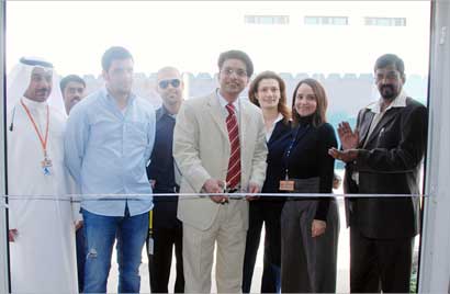 قص شريط الافتتاح