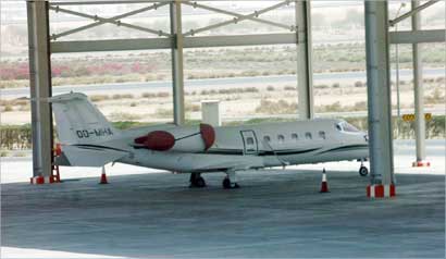 طائرة خاصة على ارض مطار الشيخ سعد (تصوير زكريا عطية)