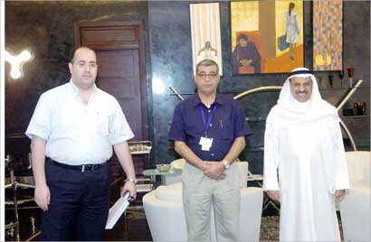 مبارك المسكتي واسماعيل الجابر مع الزميل ابراهيم فتيت 