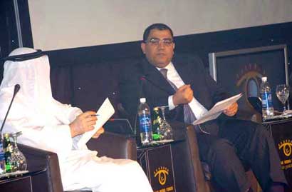 عبدالله كمال متحدثاً 