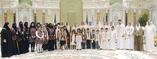 ... ومتوسطاً وولي العهد الطلاب والطالبات