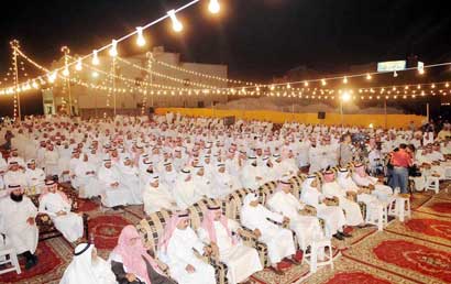 حشد من الحضور في الندوة