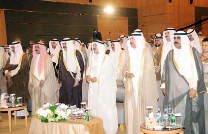 الأمير وولي العهد وكبار الشيوخ والمسؤولين