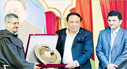 u0639u0627u062fu0644 u0625u0645u0627u0645 u0645u0643u0631u0645u0627u064b u0645u0646 u0627u0644u0623u0628 u0628u0637u0631u0633 u062fu0627u0646u064au0627u0644