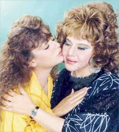 u0645u0627u062cu062fu0629 u0645u0639 u0627u0628u0646u062au0647u0627 u063au0627u062fu0629 u0646u0627u0641u0639