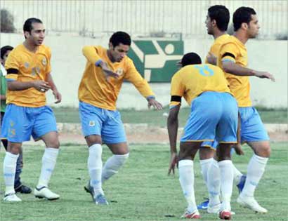 لاعبو الاسماعيلي يحتفلون بالفوز (خاص - «الراي)