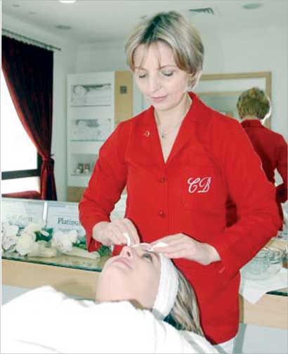 العناية بالبشرة