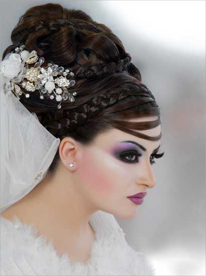 وجانب من تسريحة مبتكرة 