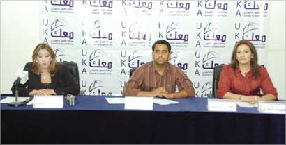 المتحدثون في الندوة (تصوير علي السالم)