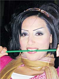 منى البلوشي         (تصوير- جابر الرياحي)