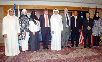 u062cu0627u0646u0628 u0645u0646 u0627u0644u062du0636u0648u0631 u062eu0644u0627u0644 u0627u0644u0627u062du062au0641u0627u0644u064au0629 (u062au0635u0648u064au0631 u0637u0627u0631u0642 u0639u0632 u0627u0644u062fu064au0646)