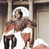 ملك على عرش البوب