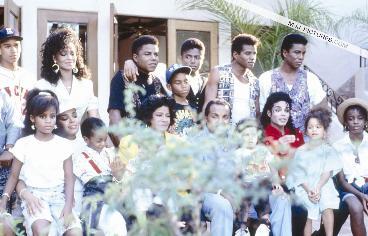 جاكسون وسط أفراد أسرته