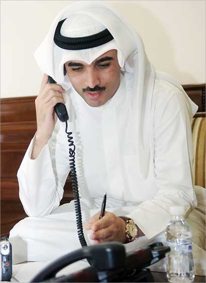 العنزي يرد على القراء