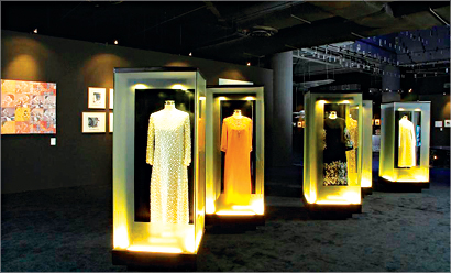 مقتنيات من أزيائها