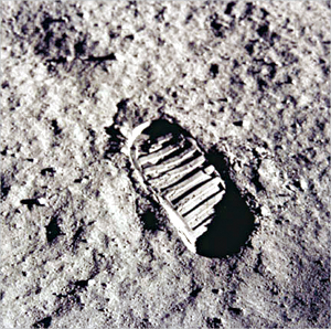 أول خطوة لانسان على القمر 