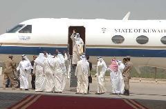 محمد الصباح لدى مغادرته إلى اسطنبول (تصوير طارق عزالدين)